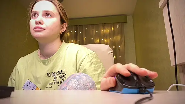 Snapshot of IlonaMurf chatting on January 17, 2025, 1:35 pm IlonaMurf online show from January 17, 2025, 1:35 pm