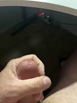 mikiss789 online show from April 20, 2026, 3:31 am