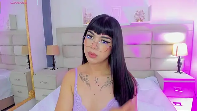 RoseCassie online show from February 24, 2025, 4:04 pm