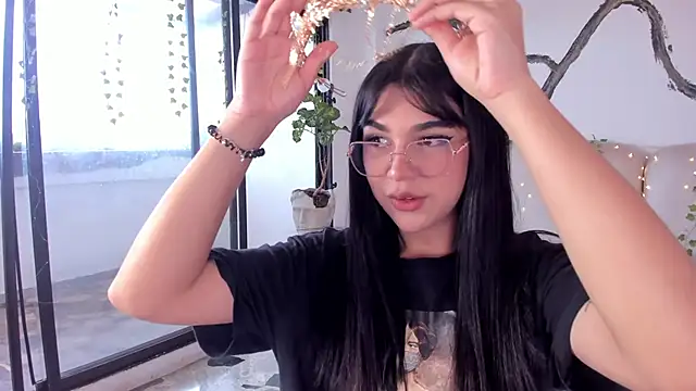 RoseCassie online show from October 31, 2025, 1:56 pm