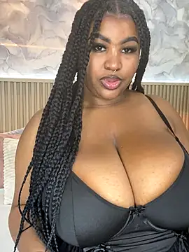 AinaraJimenez online show from November 28, 2025, 7:05 pm