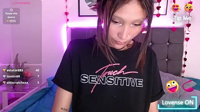 mia collens online show from March 16, 2025, 4:09 am