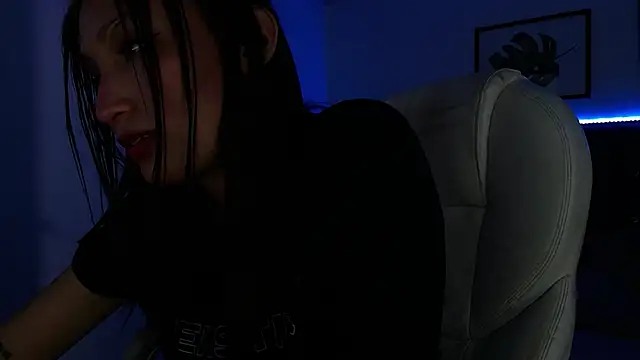 mia collens online show from September 13, 2025, 3:06 am