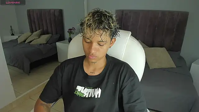 Snapshot of Dominick_jones chatting on January 23, 2025, 7:51 pm Dominick jones online show from January 23, 2025, 7:51 pm