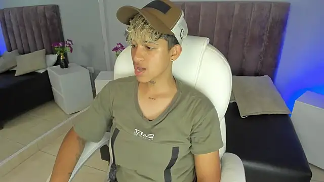 Snapshot of Dominick_jones chatting on January 28, 2025, 9:08 pm Dominick jones online show from January 28, 2025, 9:08 pm