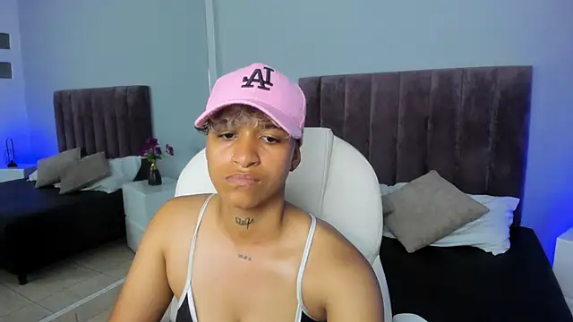 Snapshot of Dominick_jones chatting on February 7, 2025, 11:03 pm Dominick jones online show from February 7, 2025, 11:03 pm