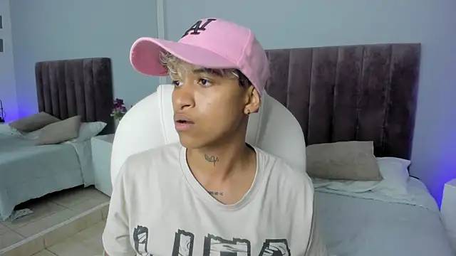 Snapshot of Dominick_jones chatting on February 8, 2025, 11:24 pm Dominick jones online show from February 8, 2025, 11:24 pm