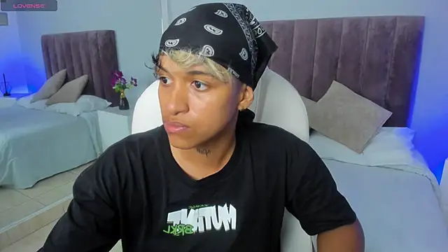 Snapshot of Dominick_jones chatting on February 11, 2025, 12:49 am Dominick jones online show from February 11, 2025, 12:49 am