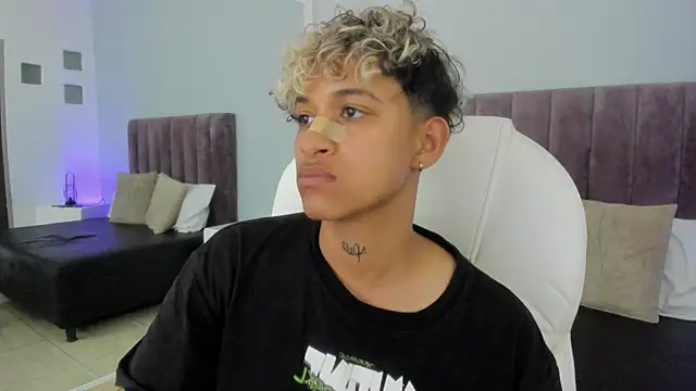 Snapshot of Dominick_jones chatting on February 12, 2025, 12:48 am Dominick jones online show from February 12, 2025, 12:48 am