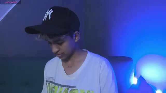 Snapshot of Dominick_jones chatting on March 3, 2025, 9:48 pm Dominick jones online show from March 3, 2025, 9:48 pm