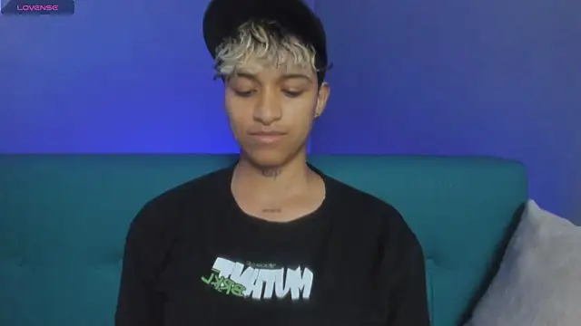 Snapshot of Dominick_jones chatting on March 5, 2025, 12:27 am Dominick jones online show from March 5, 2025, 12:27 am