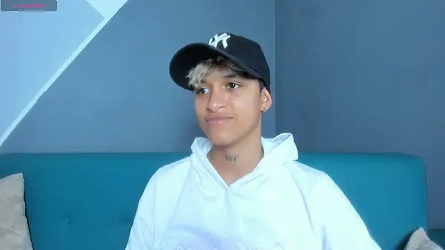 Snapshot of Dominick_jones chatting on March 6, 2025, 8:37 pm Dominick jones online show from March 6, 2025, 8:37 pm