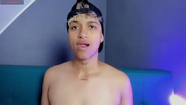 Snapshot of Dominick_jones chatting on March 7, 2025, 10:43 pm Dominick jones online show from March 7, 2025, 10:43 pm