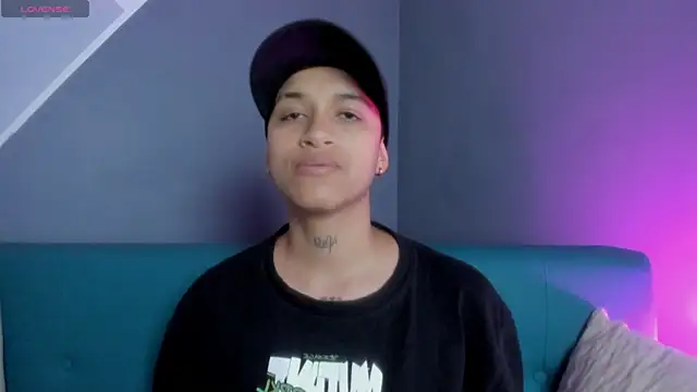 Snapshot of Dominick_jones chatting on March 11, 2025, 5:24 pm Dominick jones online show from March 11, 2025, 5:24 pm