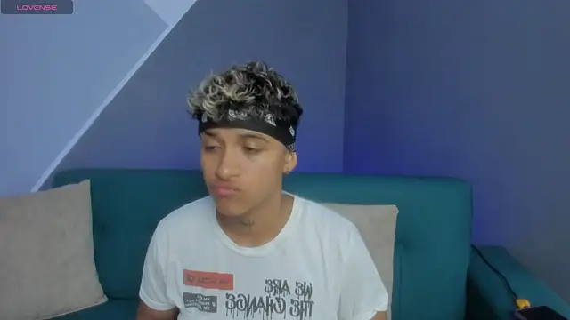 Snapshot of Dominick_jones chatting on March 15, 2025, 11:17 pm Dominick jones online show from March 15, 2025, 11:17 pm