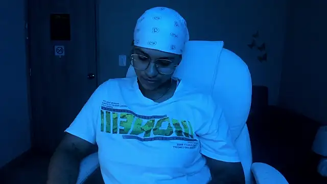 Snapshot of Dominick_jones chatting on October 4, 2025, 11:58 pm Dominick jones online show from October 4, 2025, 11:58 pm