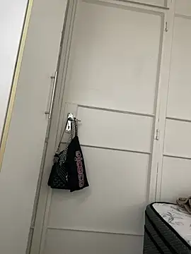 beverlyxxxx online show from March 19, 2025, 4:57 am