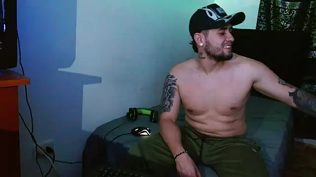 Snapshot of miia-liiam chatting on December 1, 2025, 6:18 am miia-liiam online show from December 1, 2025, 6:18 am