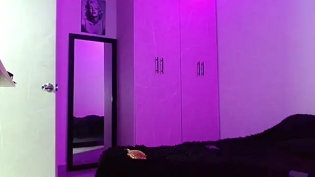 miia-liiam online show from March 6, 2026, 5:59 am