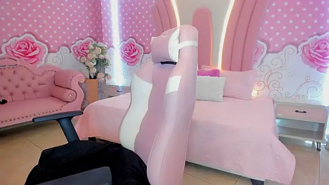 Lily Martinez online show from February 8, 2025, 10:07 am