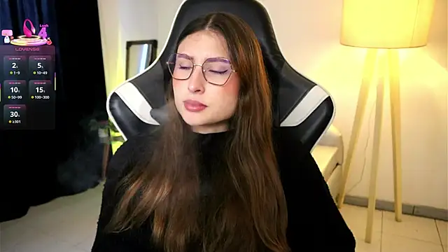 Daisha Riley online show from September 10, 2025, 1:33 pm