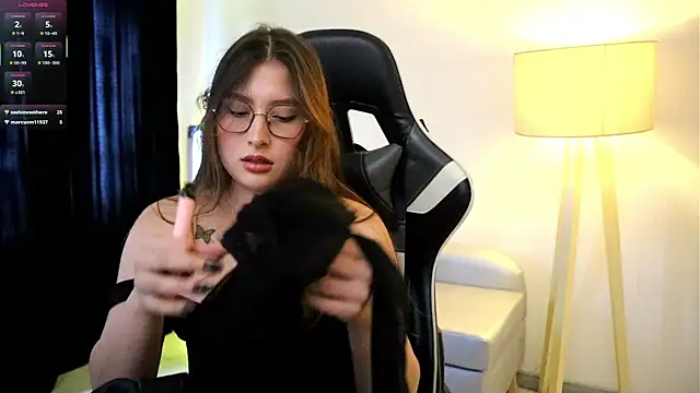 Daisha Riley online show from October 13, 2025, 7:58 pm