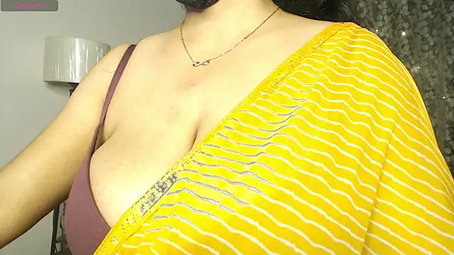 hot menka online show from February 10, 2026, 4:00 pm