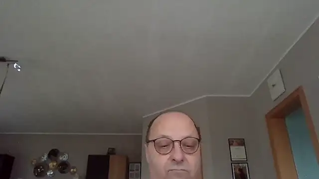 Snapshot of pumel60 chatting on February 5, 2025, 8:43 am pumel60 online show from February 5, 2025, 8:43 am