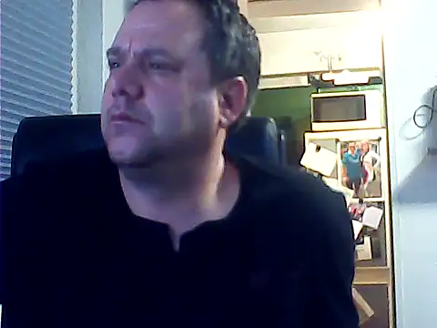 DauerAkt8069 online show from January 15, 2026, 6:33 pm