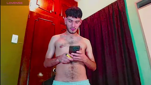 gato444  online show from January 17, 2025, 5:00 am