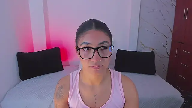 martina roldam online show from March 18, 2026, 1:09 am