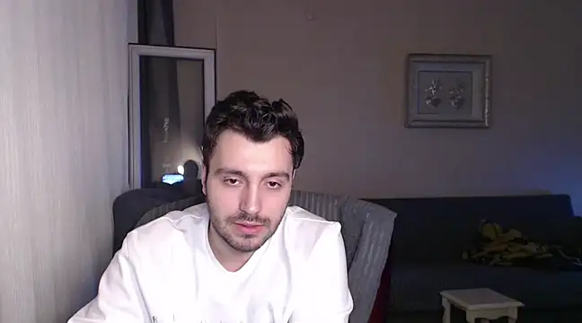 handsomeee04 online show from March 20, 2025, 1:24 am