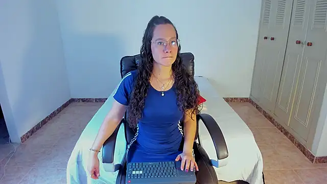 Snapshot of emmaTorres1 chatting on February 11, 2025, 7:05 pm emmaTorres1 online show from February 11, 2025, 7:05 pm