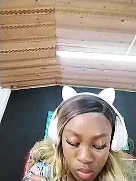 nikkystorm1  online show from February 26, 2025, 2:14 pm