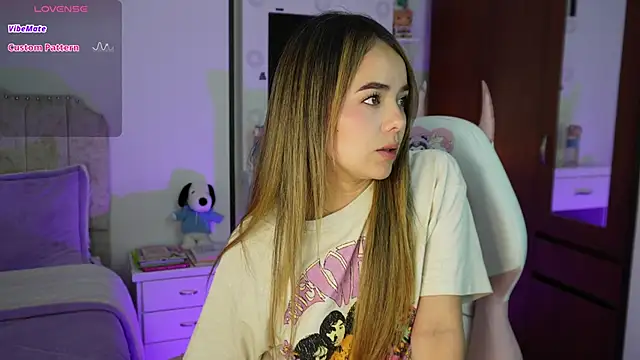 Snapshot of Hannah-Rose chatting on December 2, 2025, 1:22 am Hannah-Rose online show from December 2, 2025, 1:22 am