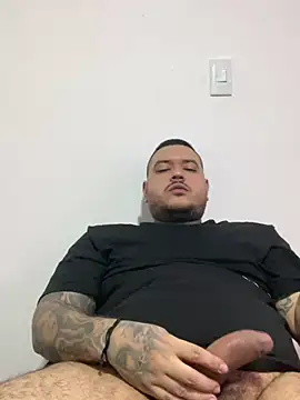 Snapshot of El_Titan1998 chatting on January 1, 2025, 9:52 pm El Titan1998 online show from January 1, 2025, 9:52 pm