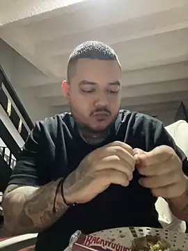 Snapshot of El_Titan1998 chatting on January 7, 2025, 11:37 am El Titan1998 online show from January 7, 2025, 11:37 am