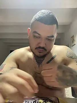 Snapshot of El_Titan1998 chatting on March 4, 2025, 12:22 pm El Titan1998 online show from March 4, 2025, 12:22 pm