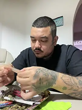 Snapshot of El_Titan1998 chatting on March 18, 2025, 10:58 pm El Titan1998 online show from March 18, 2025, 10:58 pm