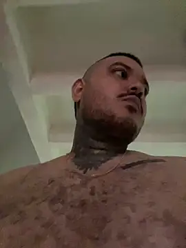 Snapshot of El_Titan1998 chatting on March 22, 2025, 9:10 pm El Titan1998 online show from March 22, 2025, 9:10 pm