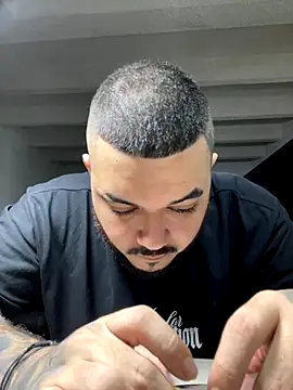 Snapshot of El_Titan1998 chatting on September 11, 2025, 10:43 pm El Titan1998 online show from September 11, 2025, 10:43 pm