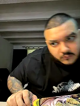 Snapshot of El_Titan1998 chatting on September 17, 2025, 8:10 pm El Titan1998 online show from September 17, 2025, 8:10 pm