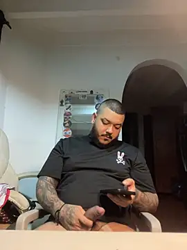 Snapshot of El_Titan1998 chatting on October 24, 2025, 11:45 pm El Titan1998 online show from October 24, 2025, 11:45 pm