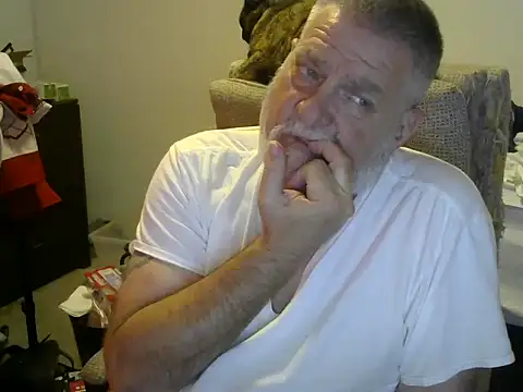 Snapshot of viejo_oso chatting on October 8, 2025, 3:48 am viejo oso online show from October 8, 2025, 3:48 am