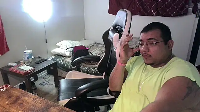 cloudy couple444 online show from December 28, 2024, 6:06 am