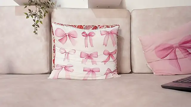 Carolina Burninng online show from March 8, 2025, 2:23 am