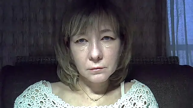 EllaJohnsonX online show from January 3, 2025, 1:03 pm