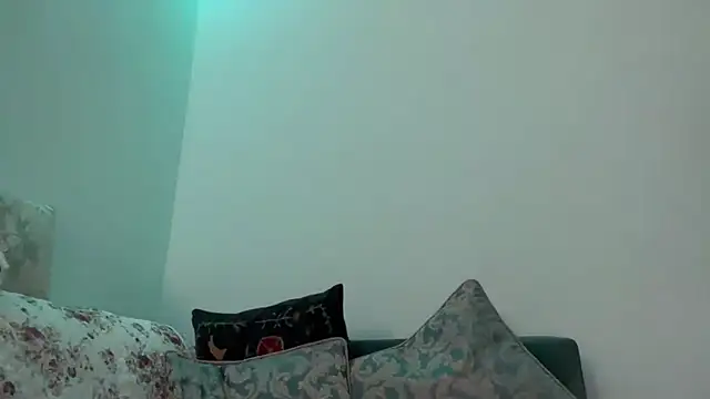 yunasuka online show from February 11, 2025, 12:27 pm