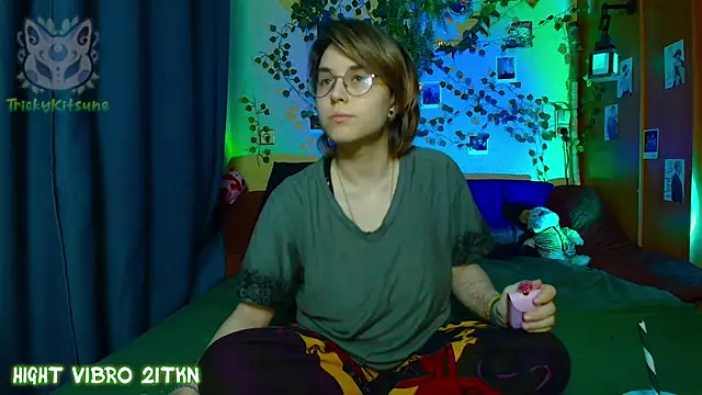 Snapshot of TrickyKitsune chatting on May 11, 2026, 4:04 pm TrickyKitsune online show from May 11, 2026, 4:04 pm