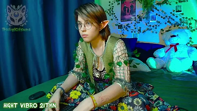 Snapshot of TrickyKitsune chatting on May 21, 2026, 2:57 pm TrickyKitsune online show from May 21, 2026, 2:57 pm